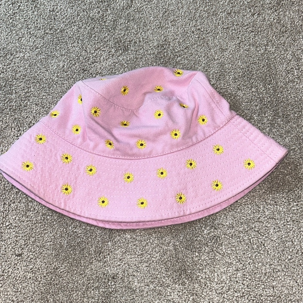light purple bucket hat with yellow flowers